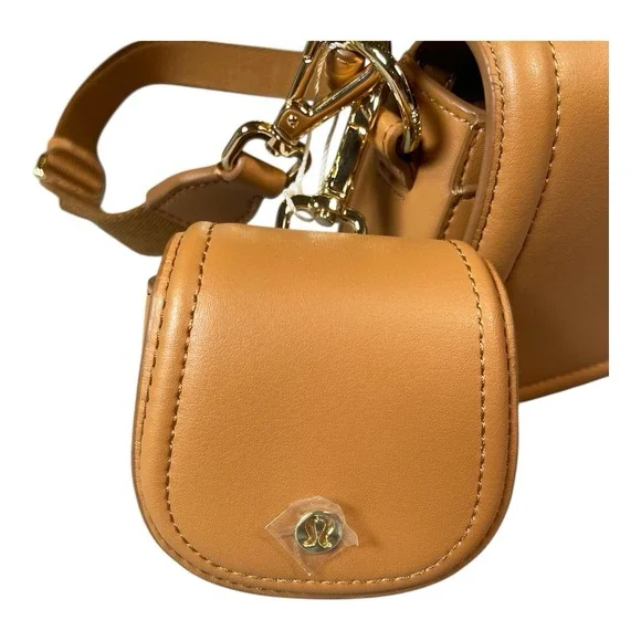 Lululemon Cactus Leather Mini Bag With Clippable Pouch 1.2L Chestnut - Picture 4 of 16